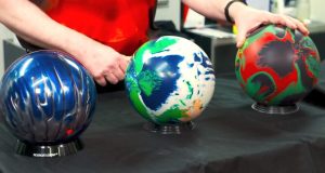 How to pick a bowling ball